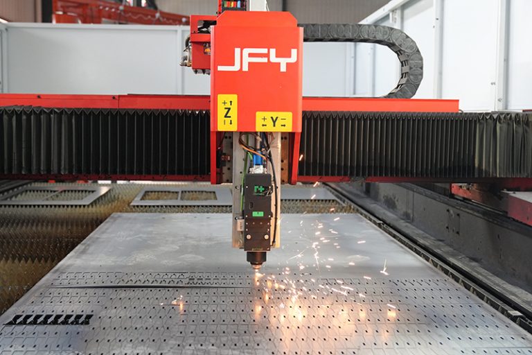 Fiber laser cutting machine