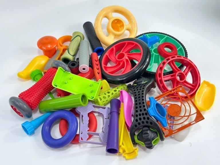 Molded plastic part