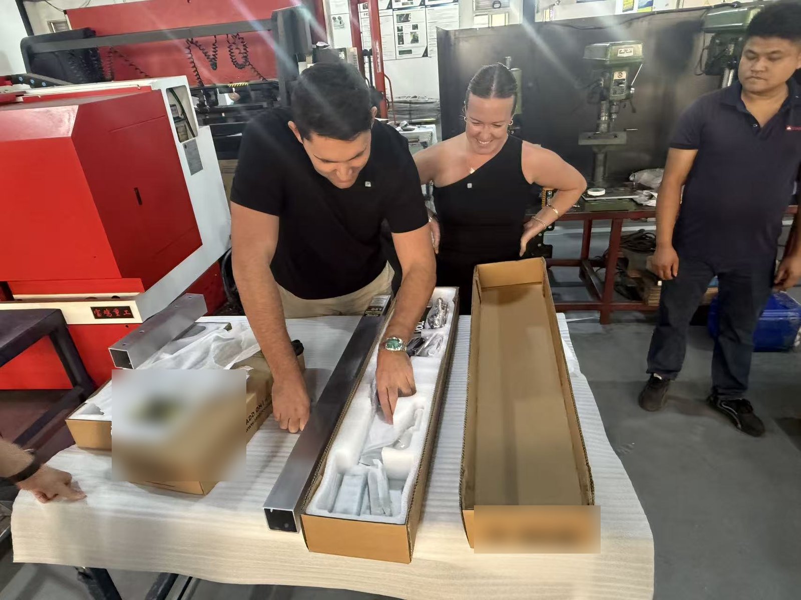 Australian customer inspecting product packaging and components with the STARWAY factory team in Nantong