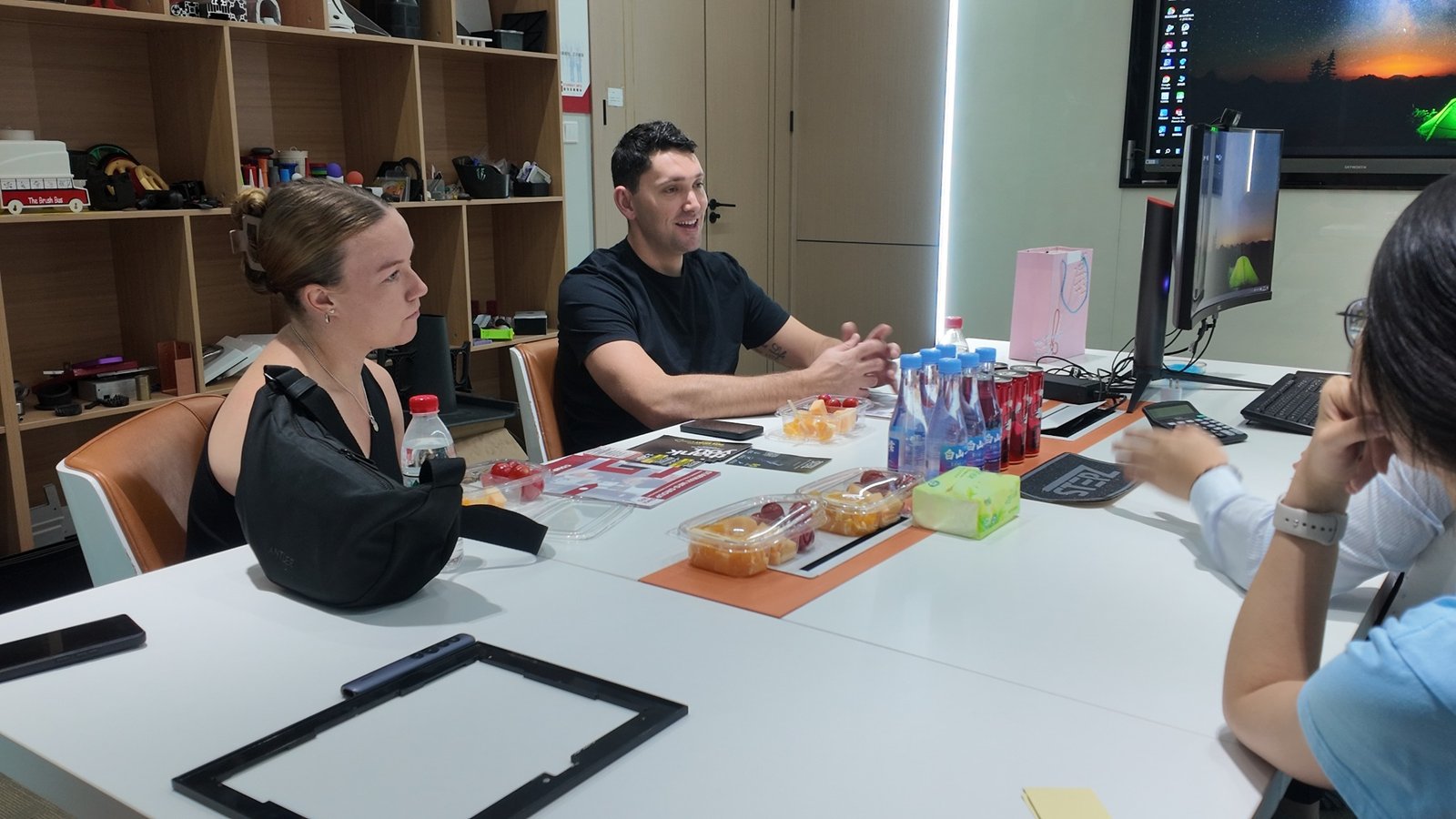 Australian customer and STARWAY representatives discussing sample orders and project details in Shanghai