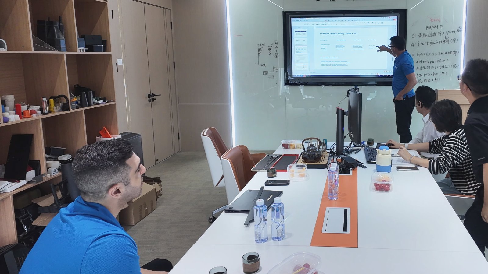 STARWAY quality team presenting inspection control points to an Australian customer during a sample review meeting in Shanghai